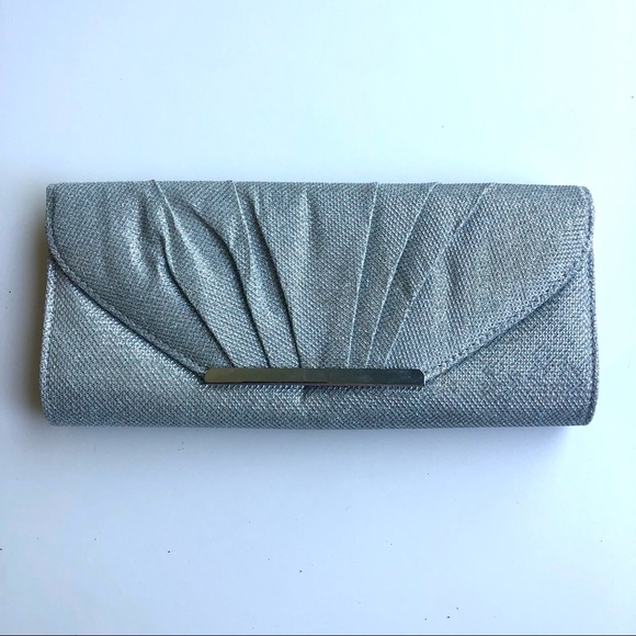 Call it Spring Clutch - Picture 3 of 6